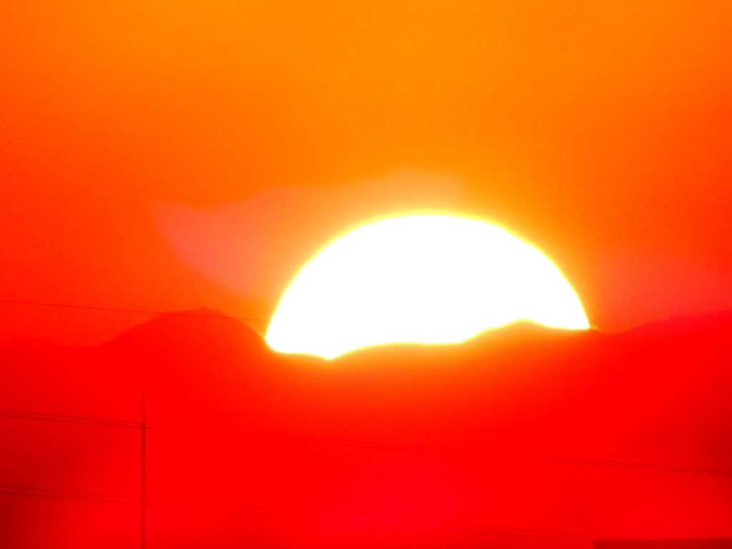 丹沢山系の冬至前塔ノ岳右の夕日