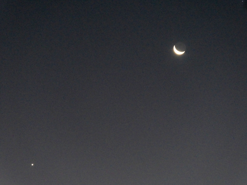 明けの明星と月齢25.7の地球照