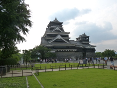 最初見た本櫓側の熊本城の真裏が玄関となる