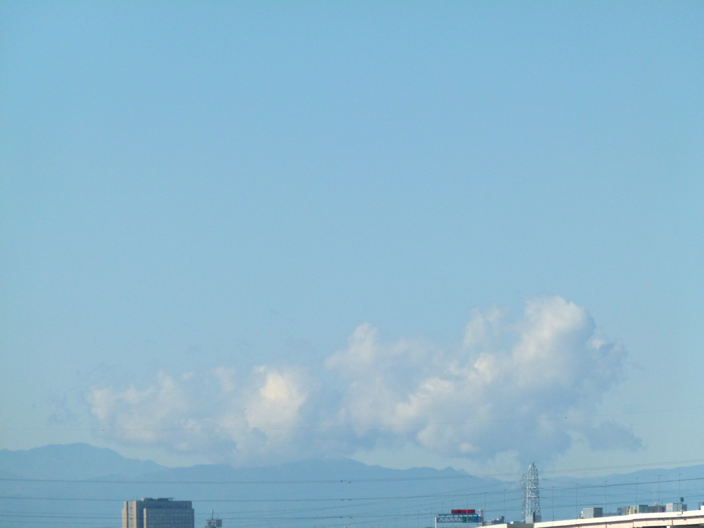 遠くの山々の雲１