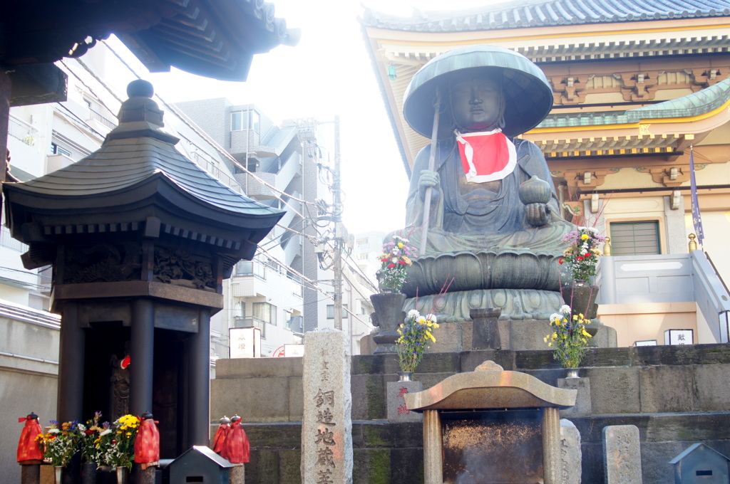 巣鴨の六地蔵と御大師（空海）