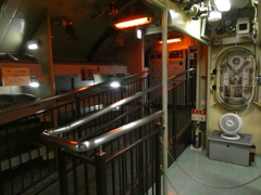 潜水艦の階段テラスとサーキュレーター