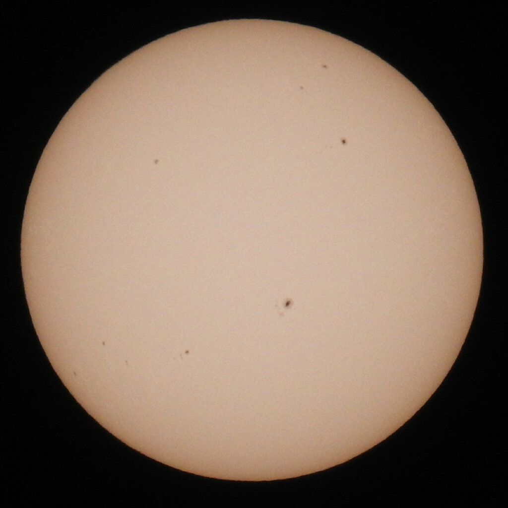 '23.03.10.08:03.の5枚を重ね画像処理した朝の太陽面