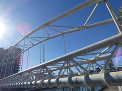 隅田川の千住大橋のもう一つの配管の橋