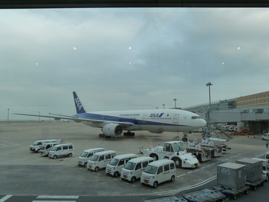 羽田空港到着の梅雨空