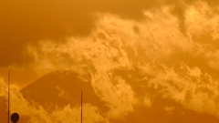 時々顔を見せる夕方の富士