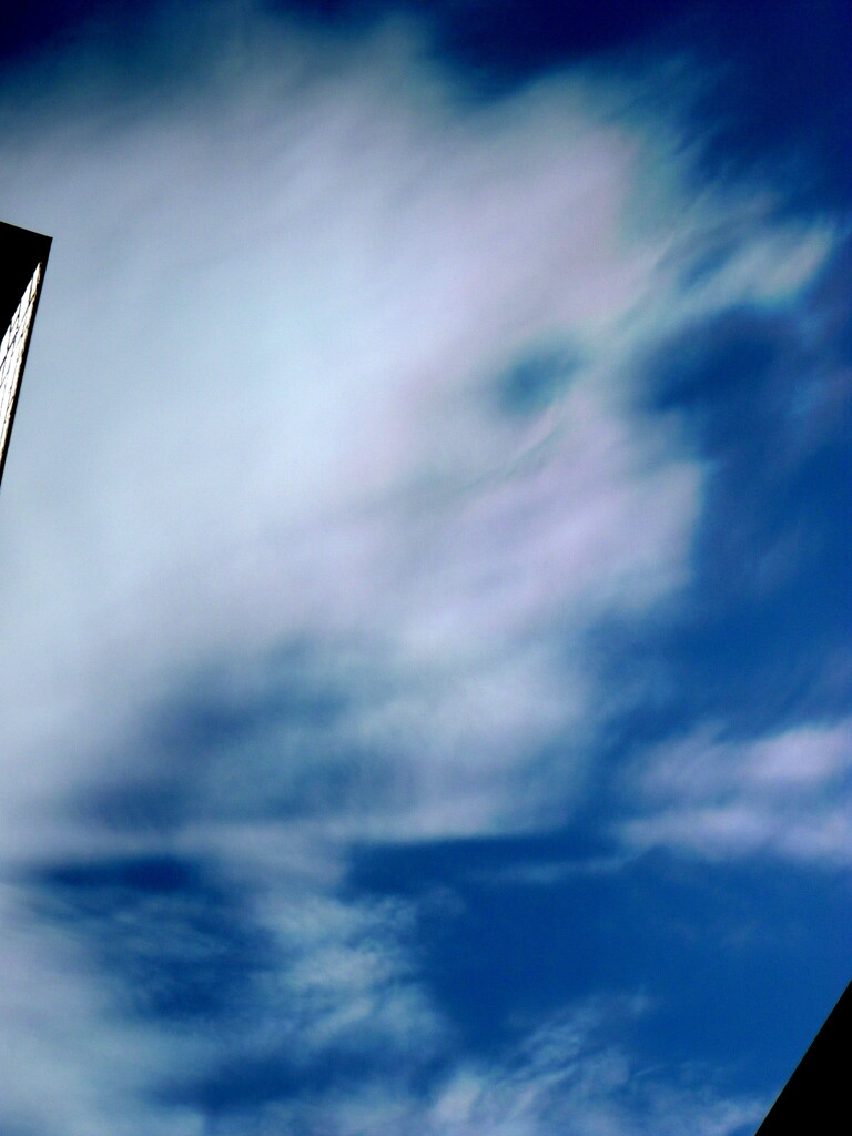３屋根上の彩雲