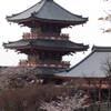 京都春の夕日の五重塔、ほんとは三重塔