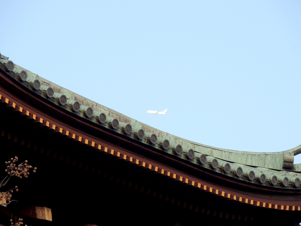 上野東照宮の神楽殿の銅葺の屋根と