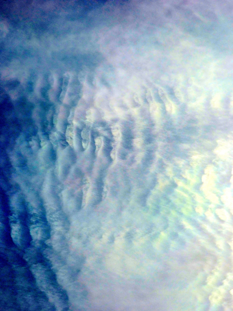 層状雲の彩雲３