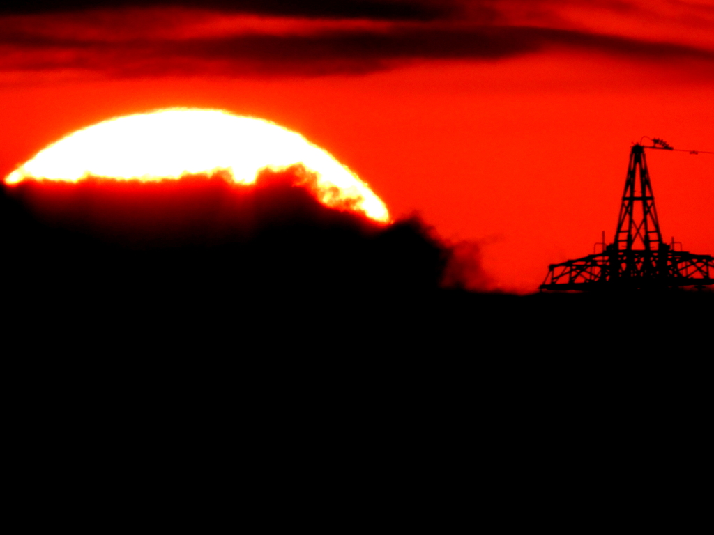 '23.01.17の丹沢山系を覆う雲の中の夕日