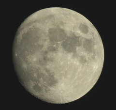 '22.11.06.20:04.の7コマの画像処理をした月齢11.7の月