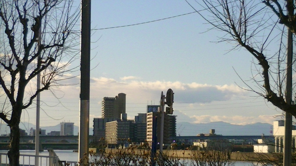 ’23新年の千住桜木ワンドから隅田川の上流の風景