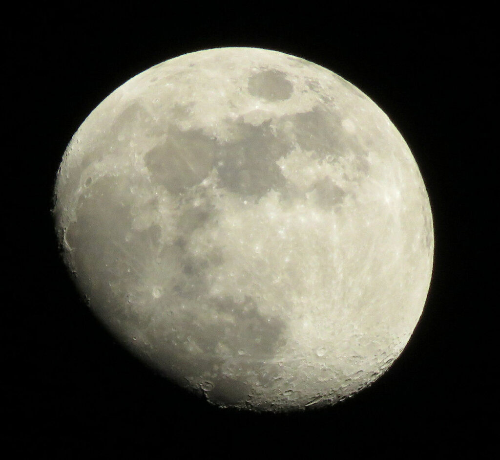 '23.01.03.17;24~27.の5枚を重ね画像処理した月齢9.7