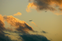 荒川西の上空の2機の飛行機
