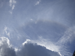 積蘭雲の上にアーク