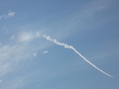 飛行機雲に幻日
