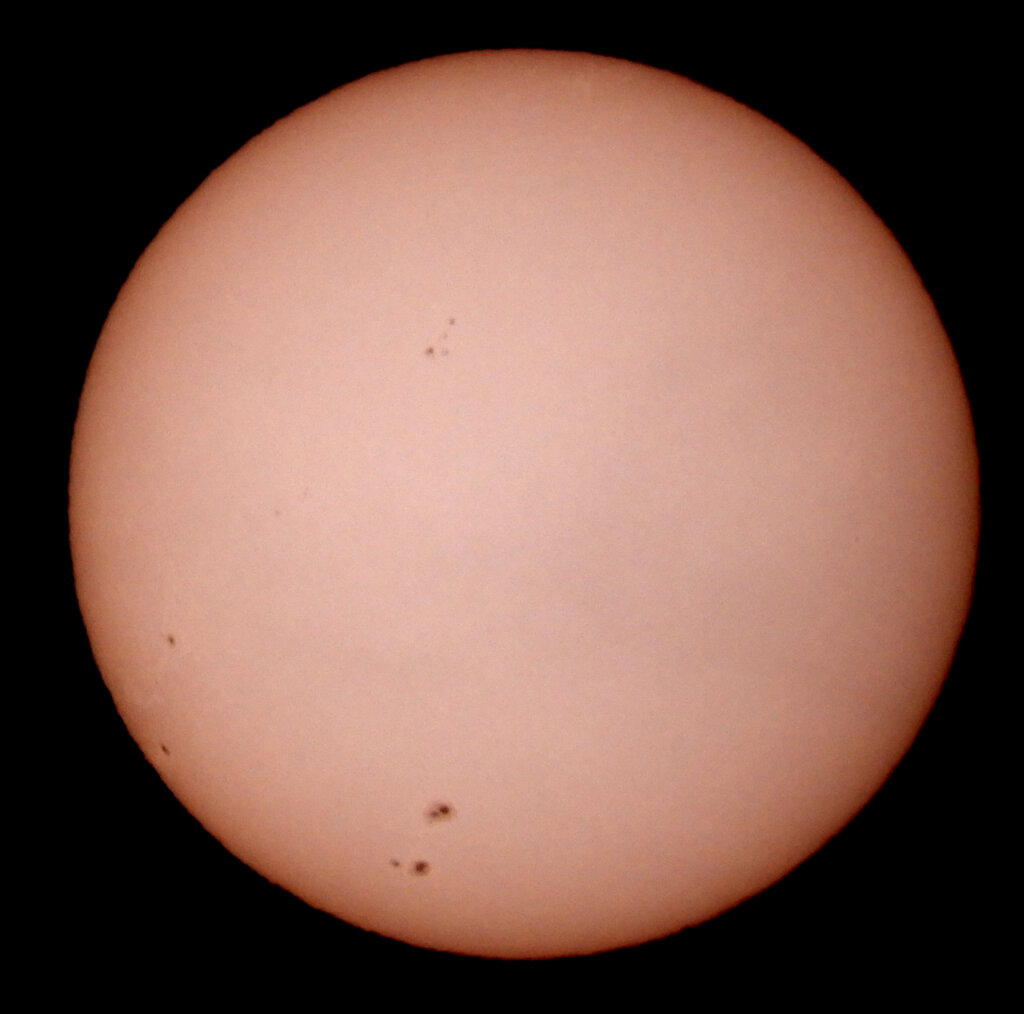 '22.12.04.09:03.5枚を重ね画像処理した少し雲が太陽面