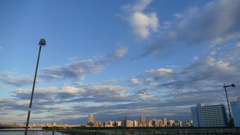 夕日浴びる千住新橋と北千住