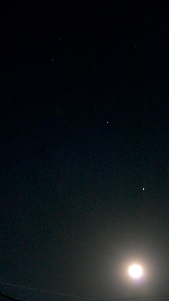 双子座の最接近の火星と満月