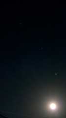 双子座の最接近の火星と満月