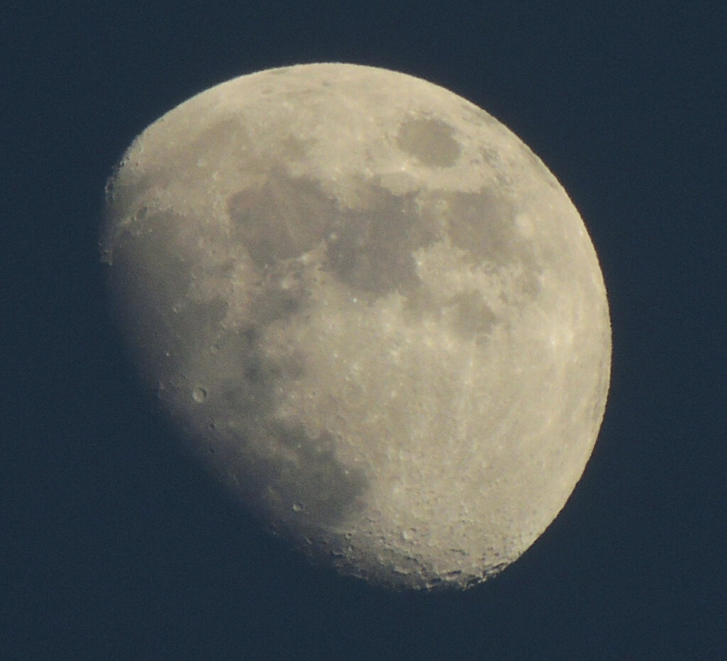 '23.01.02.16:31.5枚を重ね画像処理した月齢9.7