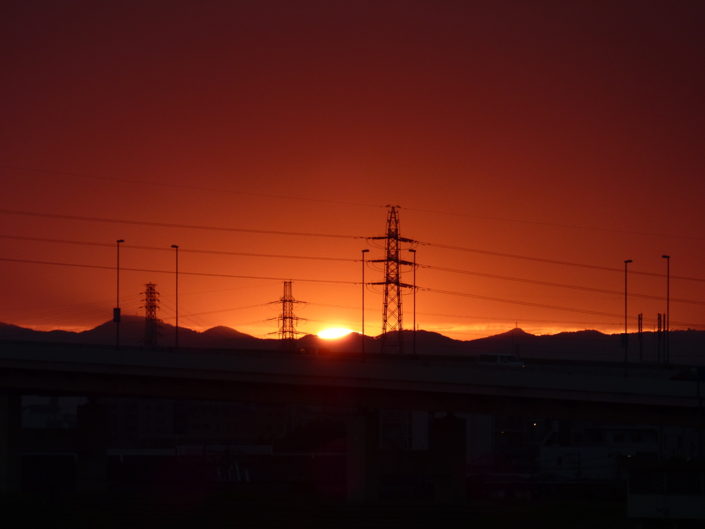 '22 7 23の日没、ぶな峠に落ちる