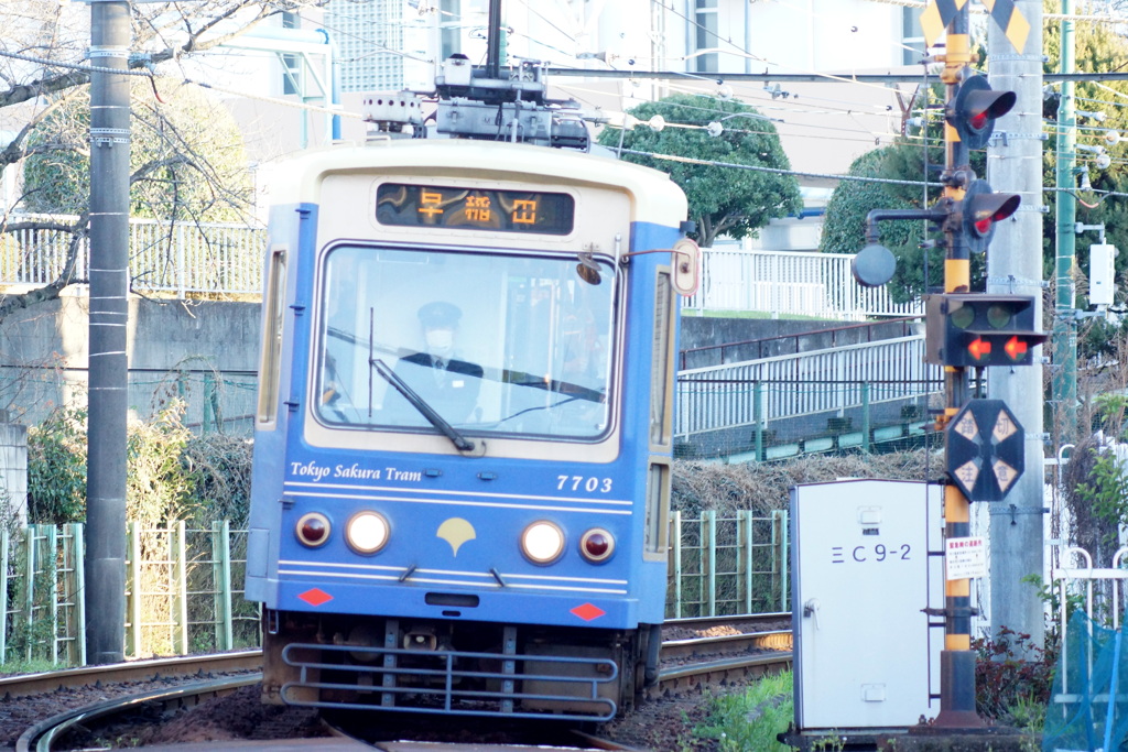 荒川２丁目から荒川７丁目の踏切の早稲田行きの都電荒川線