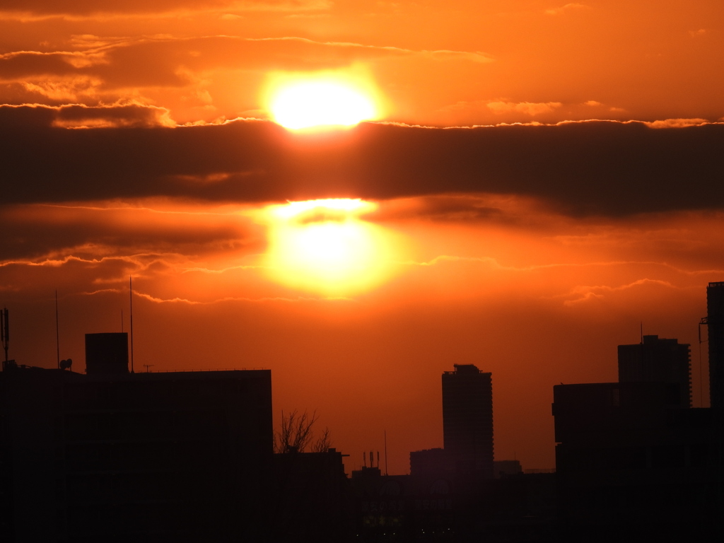 夕日が２つ