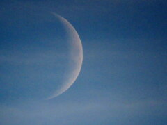 夕方の雲と月齢4.5