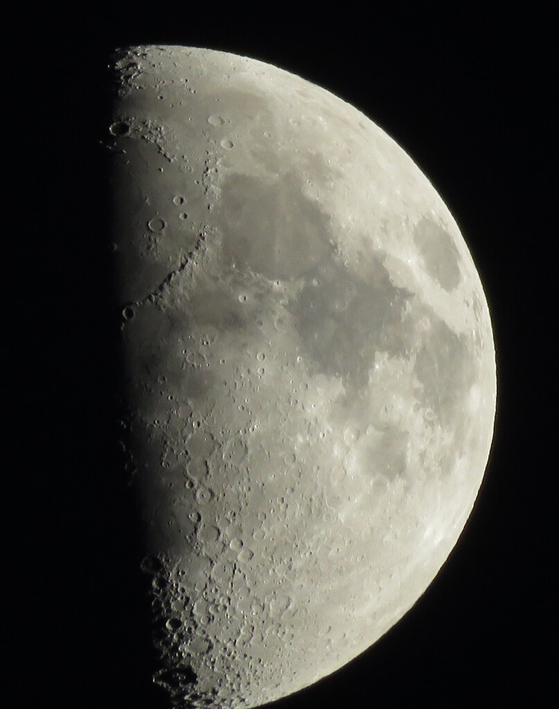 '20.03.03.17:55.の上弦の月