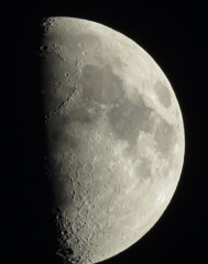 '20.03.03.17:55.の上弦の月