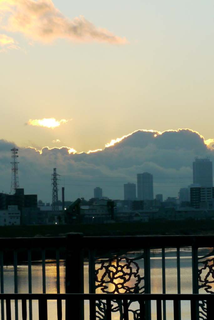 荒川西の大きな黒雲