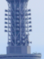 隅田川尾竹橋から2400ミリ望遠鏡で東京スカイツリー第一展望台上