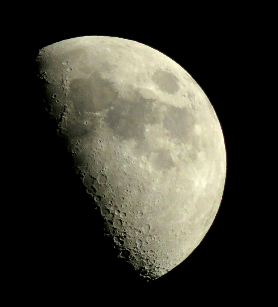 '23.02.28.18:28-9.の30枚を重ね画像処理した月面齢7.8