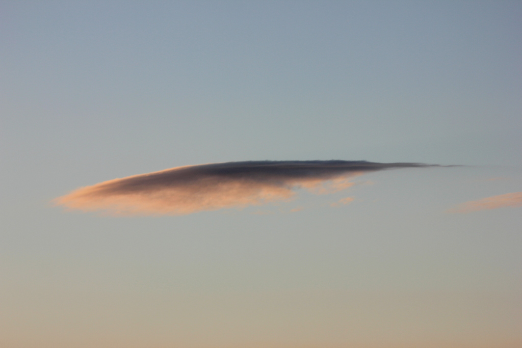 荒川土手から夕焼けのレンズ雲