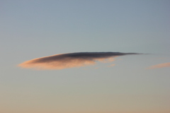 荒川土手から夕焼けのレンズ雲