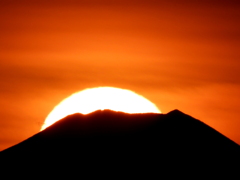 富士山の9割まで侵入の夕日