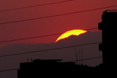 鷹巣山左に落ちる夕日