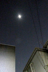 4K連写の一枚の千住路地の月オリオン座シリウス