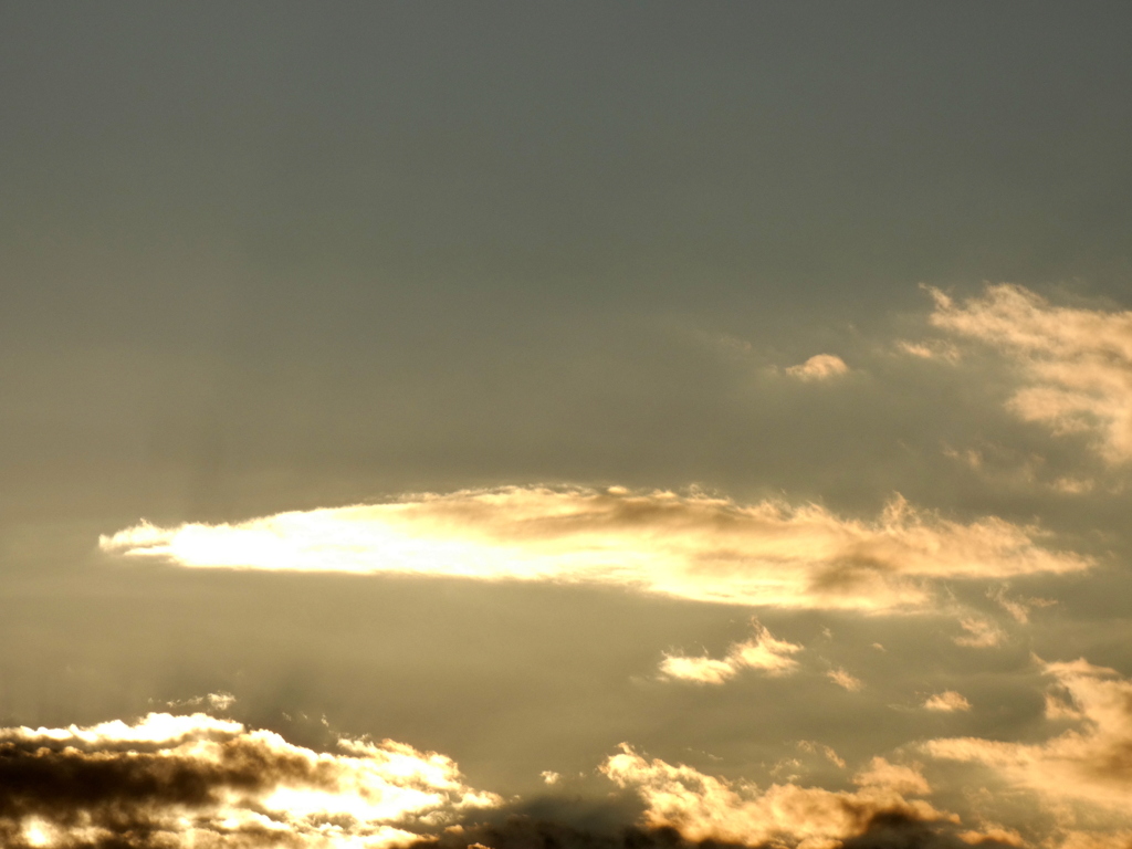 黄金のレンズ雲