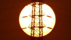 鉄塔裏の夕日