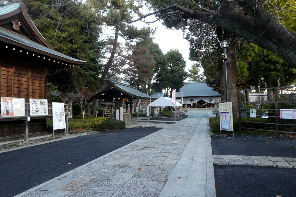 松陰神社の境内を歩く