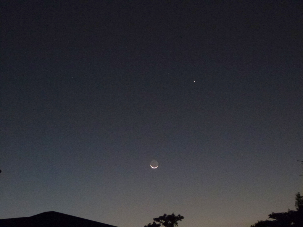 とないの地球照の三日月と宵の明星の空