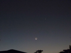 とないの地球照の三日月と宵の明星の空