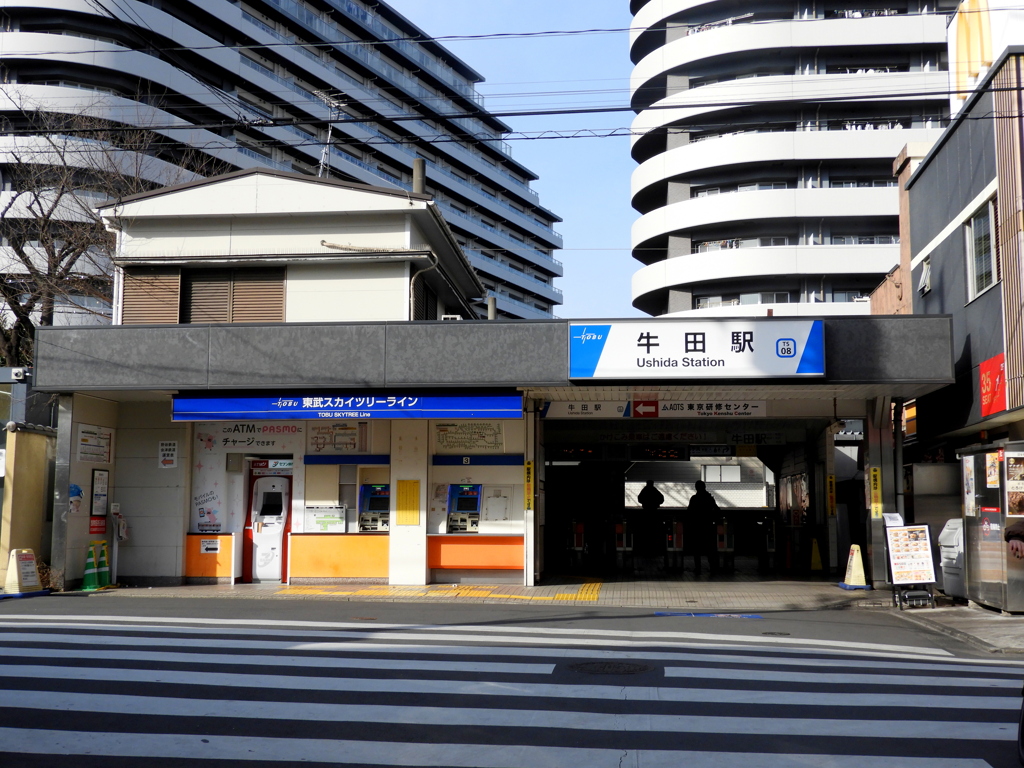 千住関屋の京成関屋駅の向かいの東武伊勢崎スカイツリーライン線の牛田駅