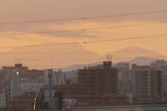夕焼け三つ峠山下の高尾山