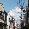 あるモールの面影からの白い雲