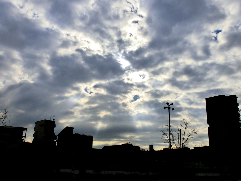 千住龍田町公園尾の天使のはしご現象