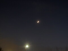 隅田川の月齢3.3の地球照